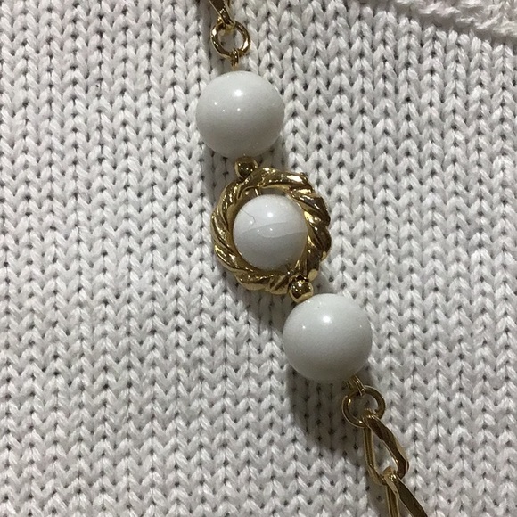 Vintage white beads on gold chain - Picture 3 of 3